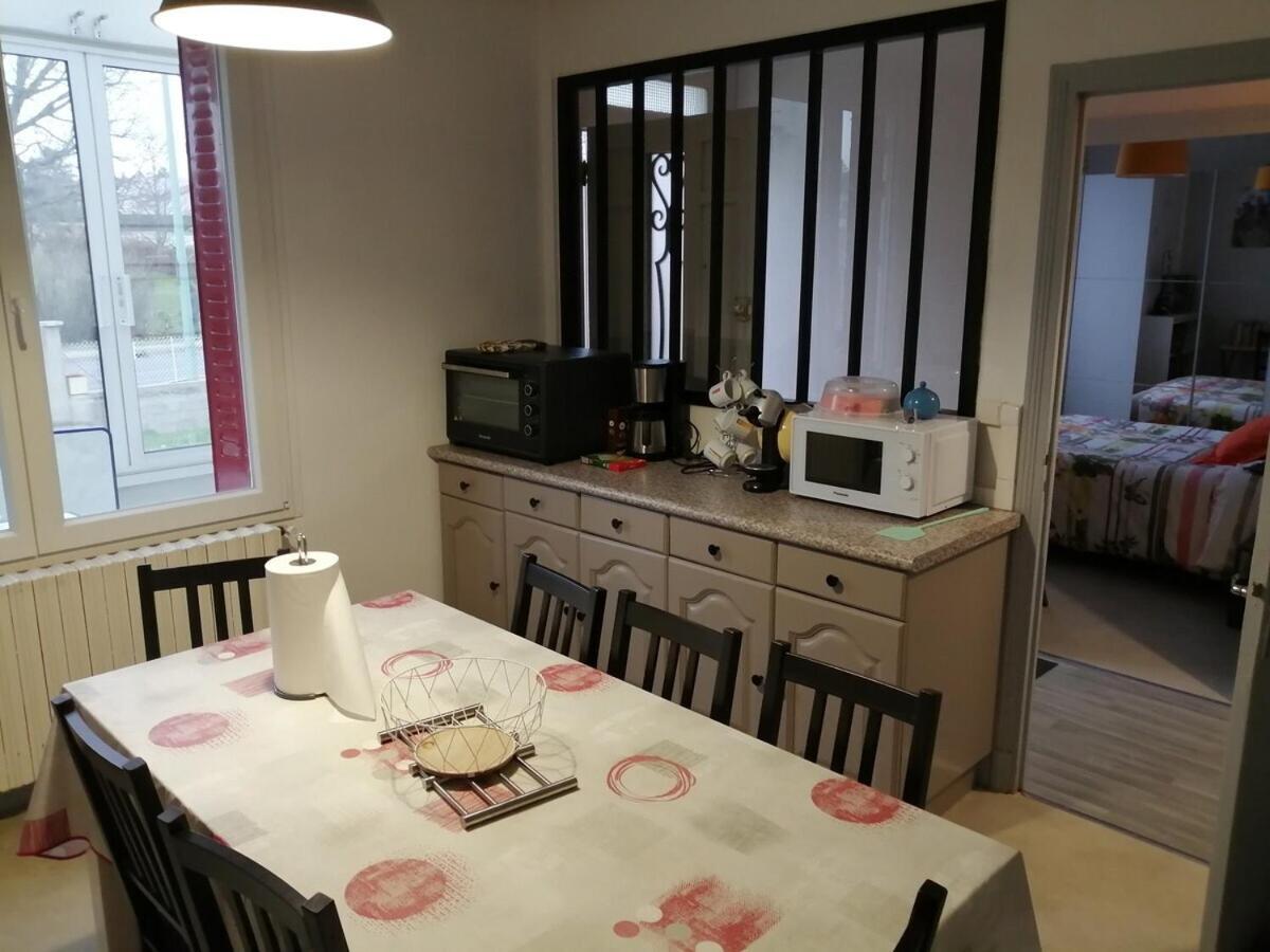 Gite Pavillon Kifadonfe 3 Ch Avec Cour Et Jardin Clos Vila Saint-Germain-Lembron Exterior foto